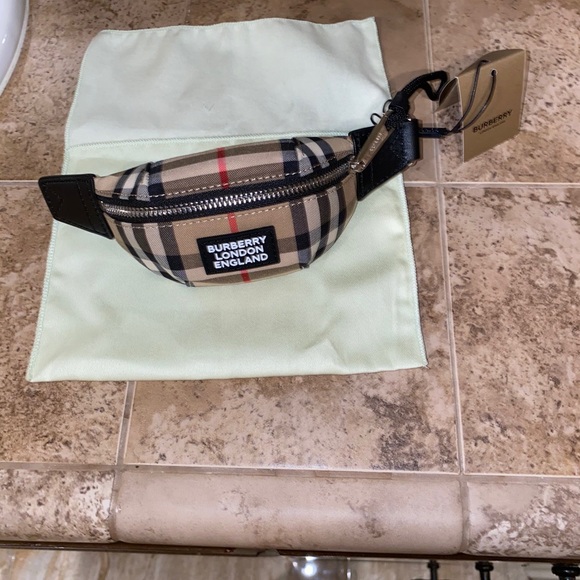 New💕Burberry Bum check bag charm - Picture 8 of 11